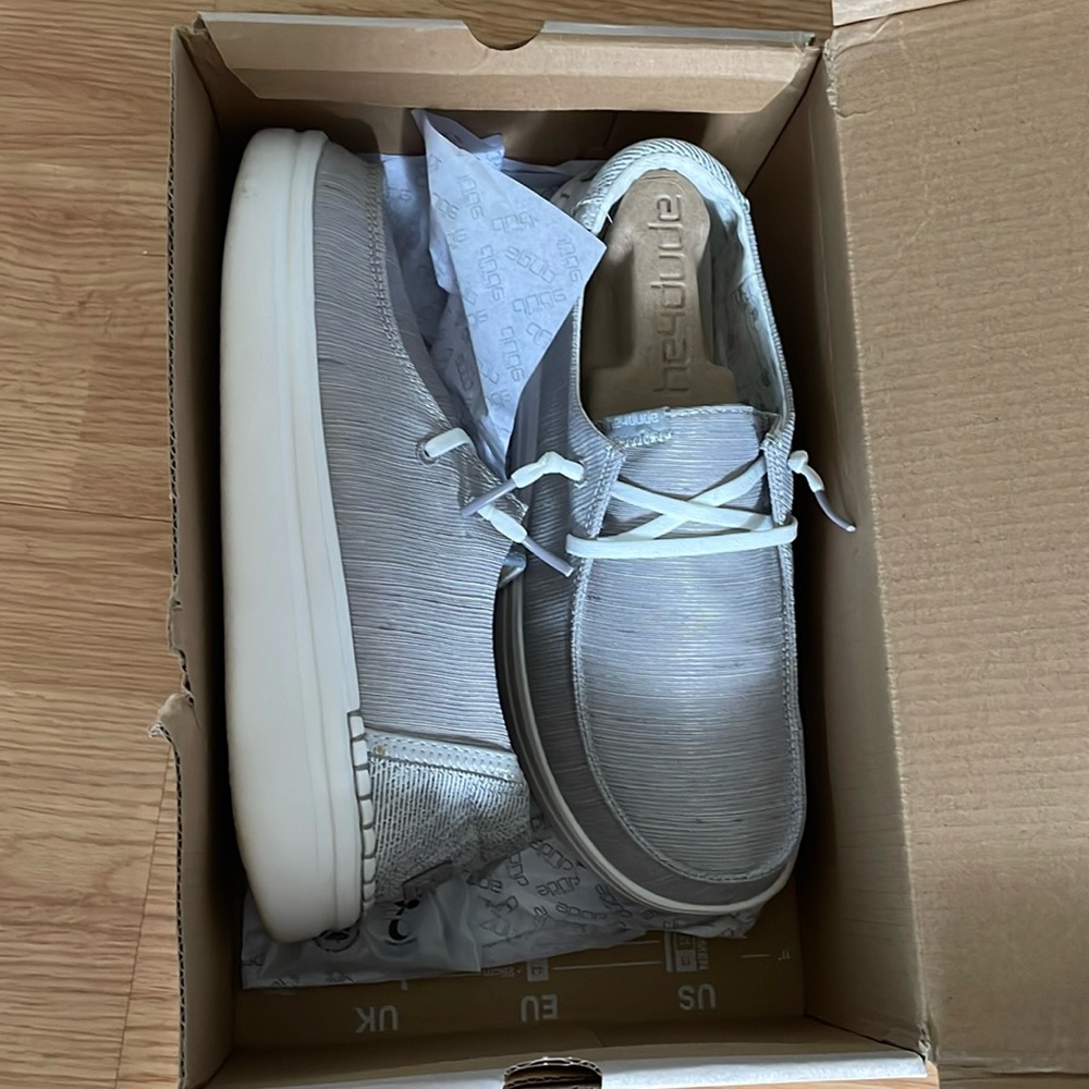 Worn once and were too big! Are in great condition!!
